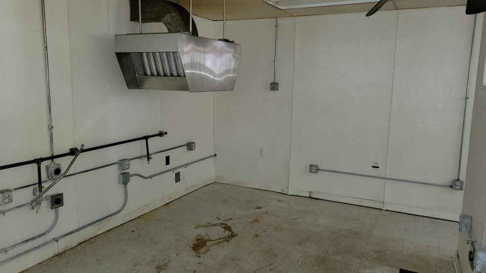 More Photos Of 200 W Main St, Addison General Retail For Sale