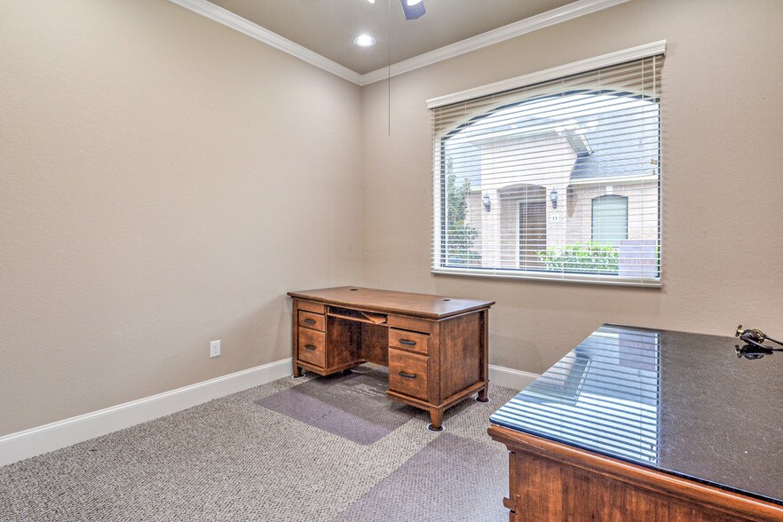 More Photos Of 1828 Snake River Rd, Katy Medical For Lease