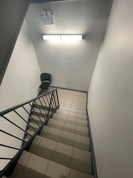 More Photos Of 3858-3870 Notre-Dame, Laval Office For Sale