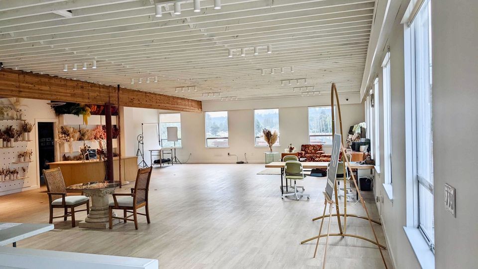 More Photos Of 8321 Willard St, Burnaby Warehouse For Lease