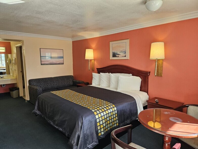 More Photos Of 16352 Sierra Hwy, Mojave Hotel For Sale