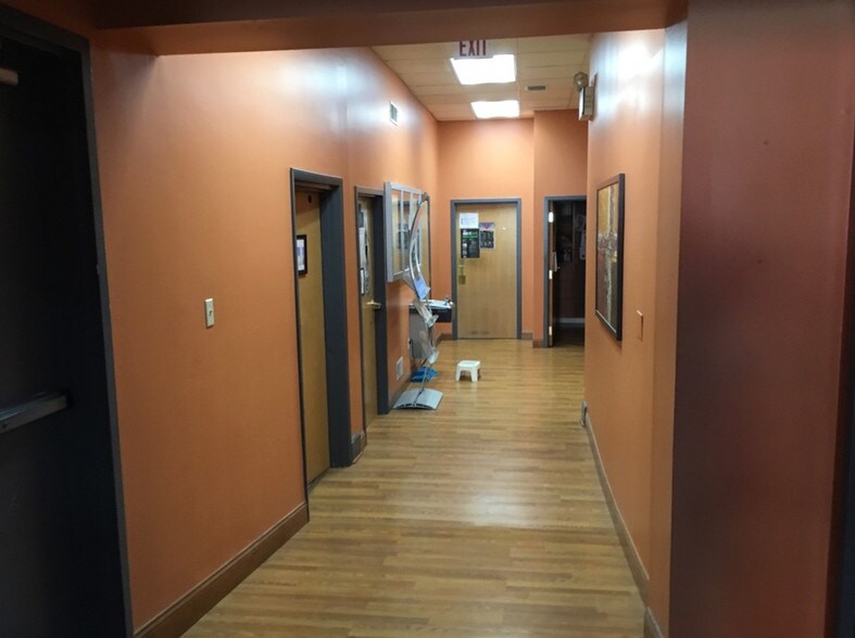 More Photos Of 105 Warwick St, Lititz Freestanding For Sale