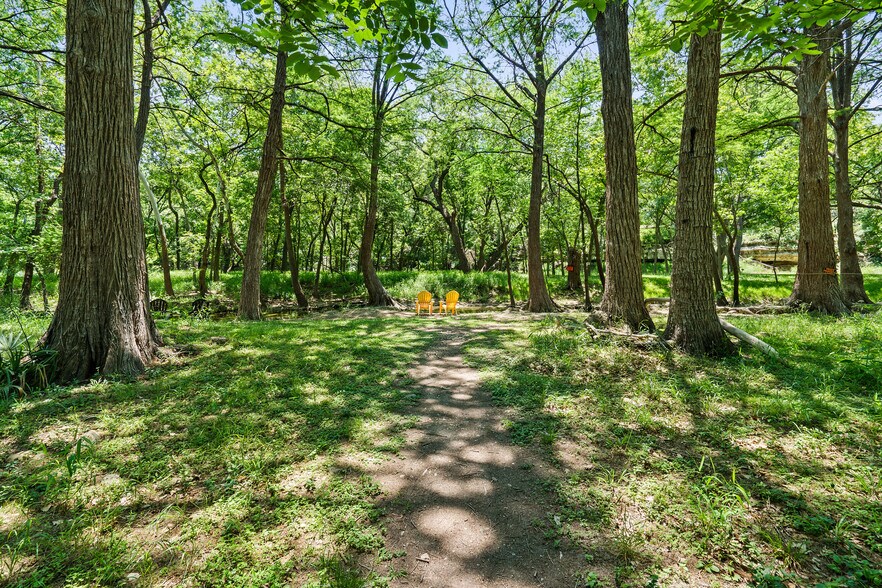 More Photos Of 104 Scudder Ln, Wimberley Hotel For Sale