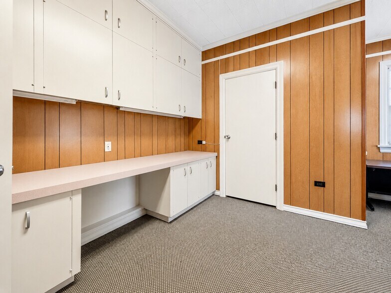 More Photos Of 321 S Main St, Marksville Office For Sale