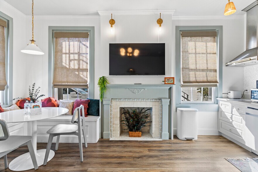 More Photos Of 782 Water St, Biloxi Office For Sale