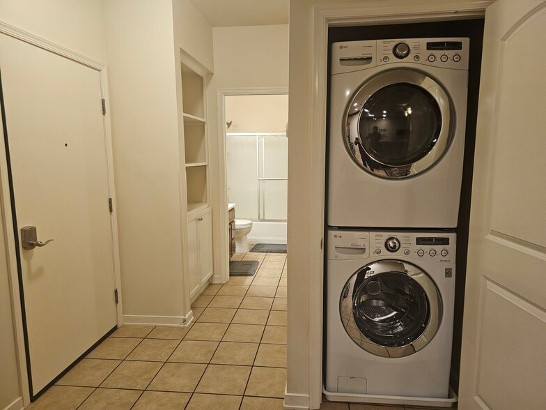 More Photos Of 100 N Sycamore St, Petersburg Storefront Retail Residential For Sale