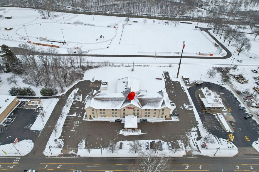 More Photos Of 509 S Wooster Ave, Strasburg Hotel For Sale
