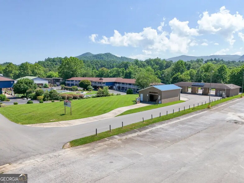 More Photos Of 36 Royalty Ln, Dillard Carwash For Sale