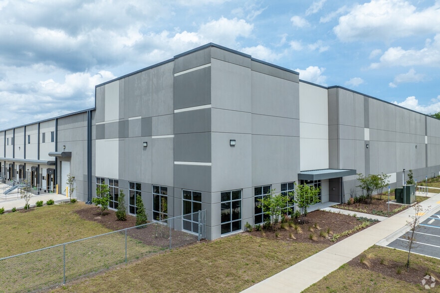 More Photos Of 2983 Faye Rd, Jacksonville Warehouse For Lease