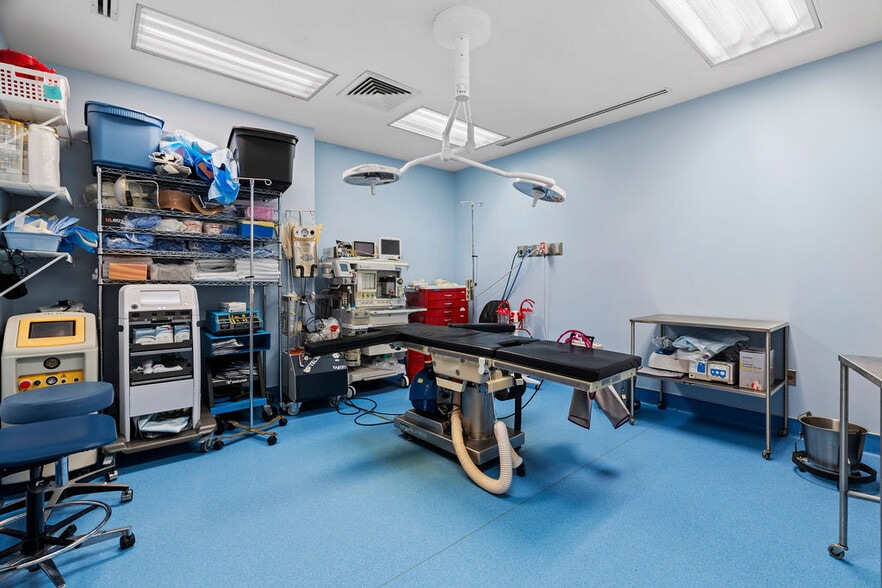 More Photos Of 2777 Hylan Blvd, Staten Island Office For Sale