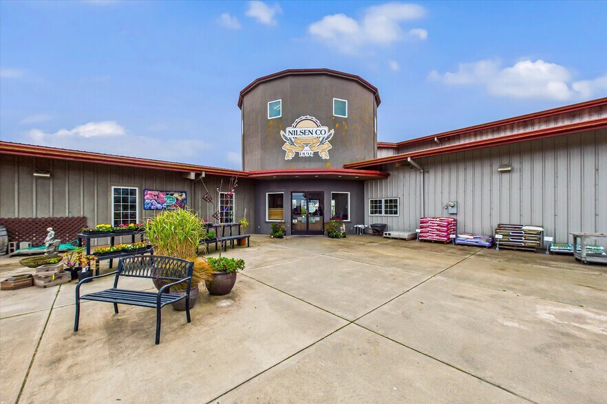 More Photos Of 1593 Market St, Ferndale General Retail For Sale