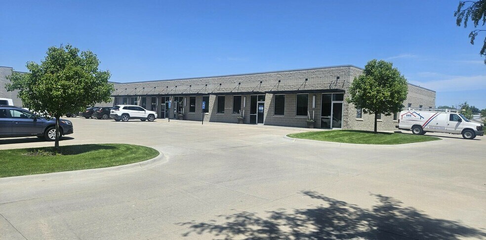 More Photos Of 3801 S 148th St, Omaha Light Distribution For Lease