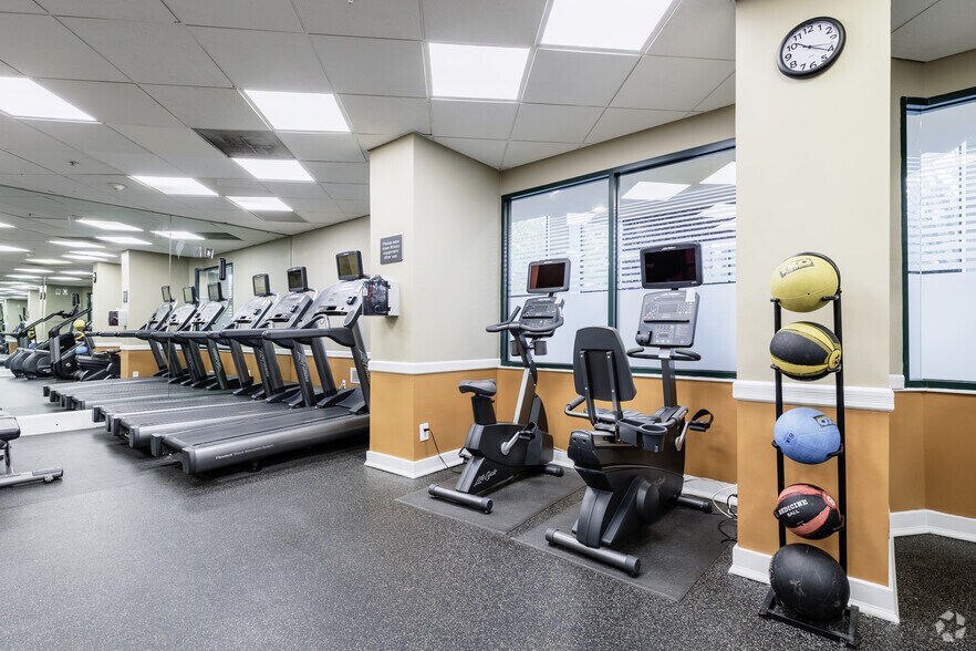 More Photos Of 100 Tower Dr, Edgewater Apartments For Lease