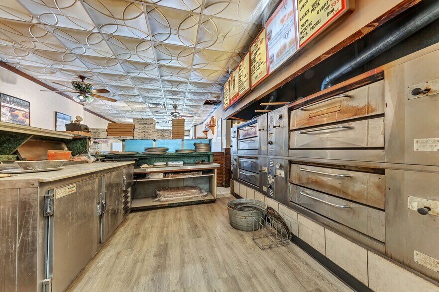 More Photos Of 628 Smithfield St, Pittsburgh Restaurant For Sale