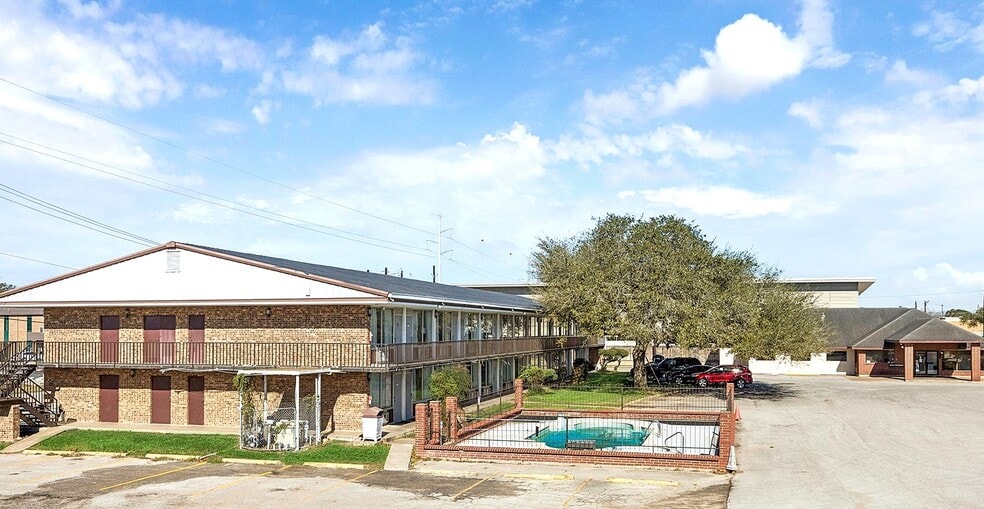 More Photos Of 2208 Highway 71 S, Columbus Hotel For Sale