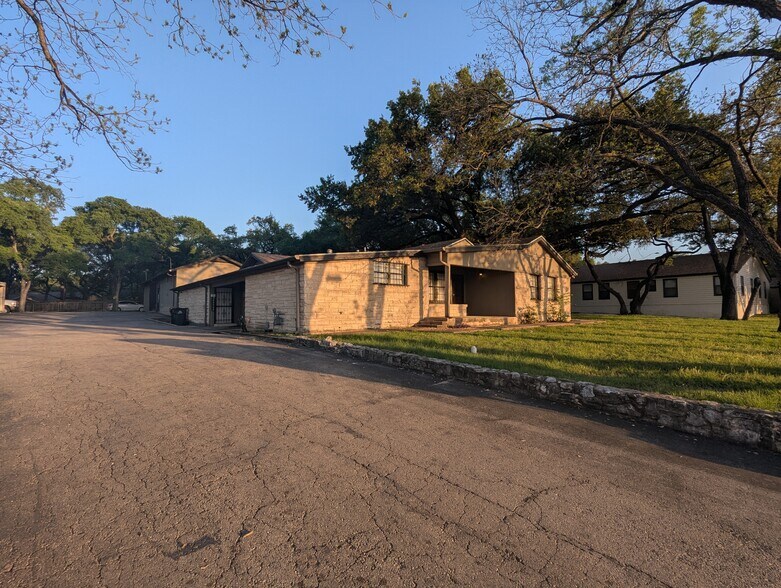 More Photos Of 8411 N Interstate 35, Austin Office For Lease