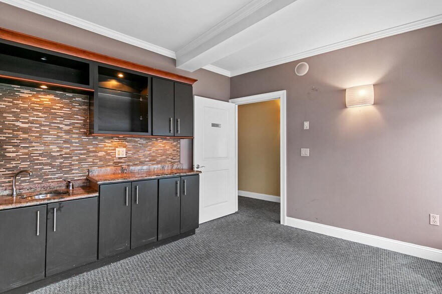 More Photos Of 2-4 Water St, Guilford Storefront Retail Office For Lease