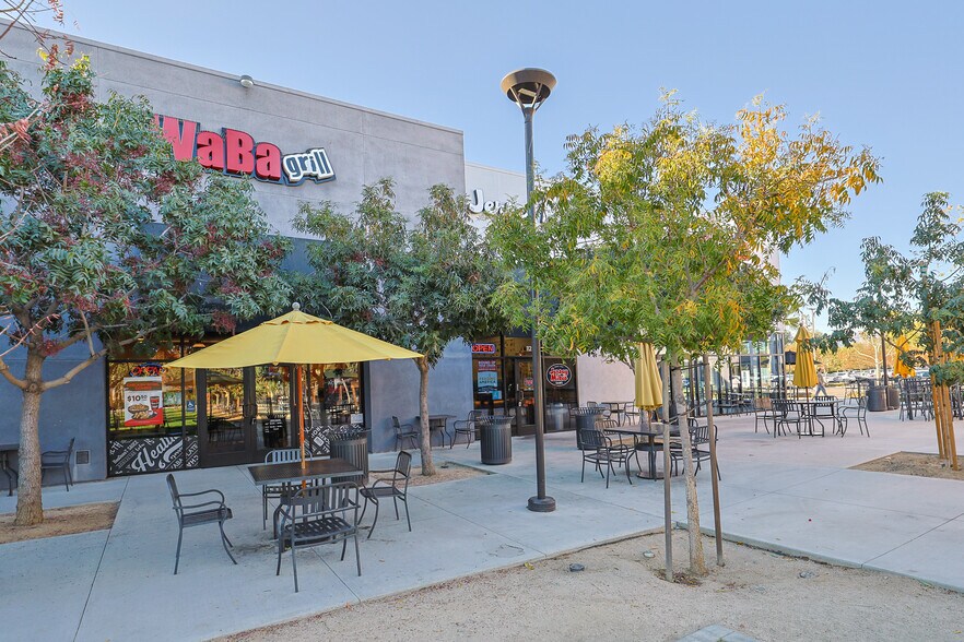 More Photos Of 8420-8440 Balboa Blvd, Northridge Storefront For Lease