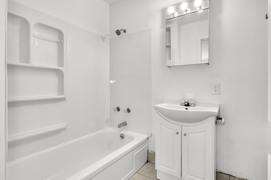 More Photos Of 206 NW State St, Ankeny Apartments For Sale