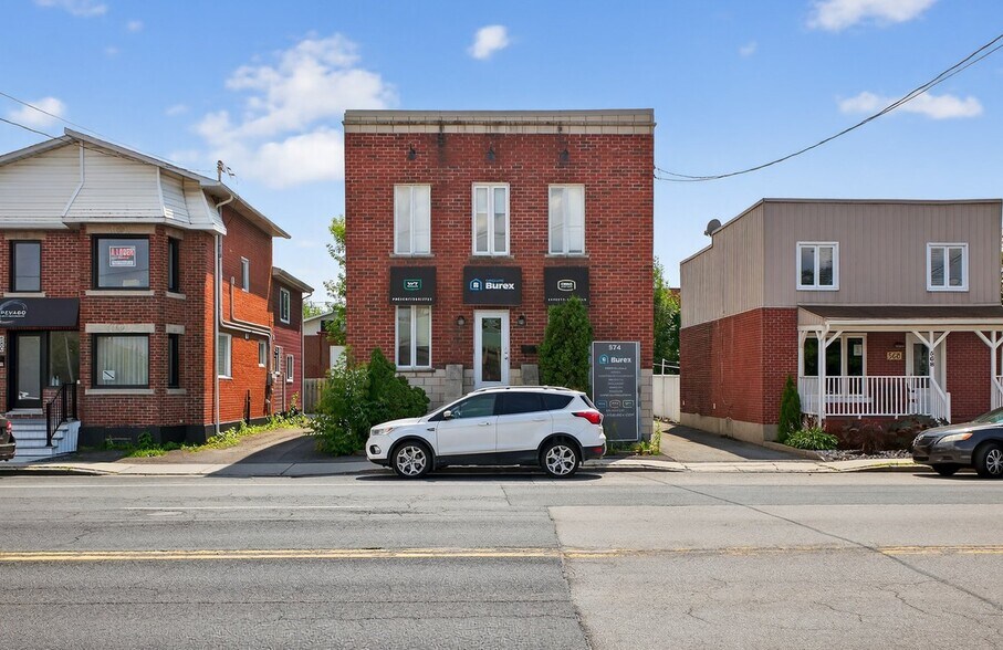 Primary Photo Of 574 Ch De Saint-Jean, La Prairie Office For Sale