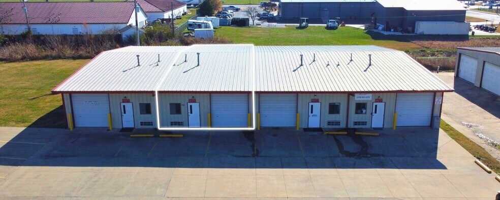 More Photos Of 1710-1716 W Acorn Dr, Rogers Warehouse For Lease