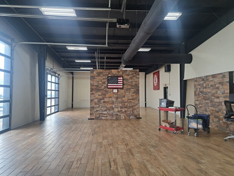 More Photos Of 4602 N US Highway 63, West Plains Flex For Sale