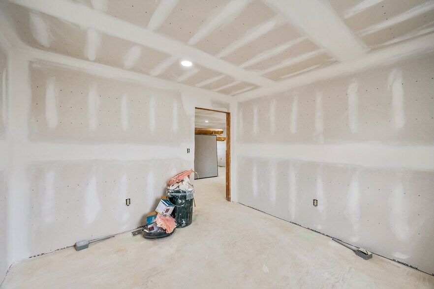 More Photos Of 114 W Church St, Marion Office Residential For Sale