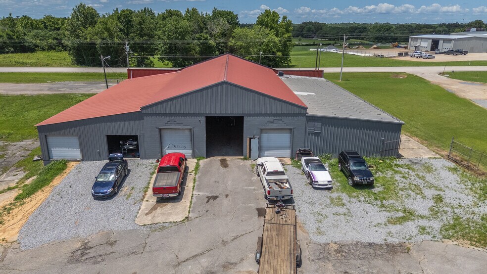 More Photos Of 602 E Outer Rd, Poplar Bluff Warehouse For Lease