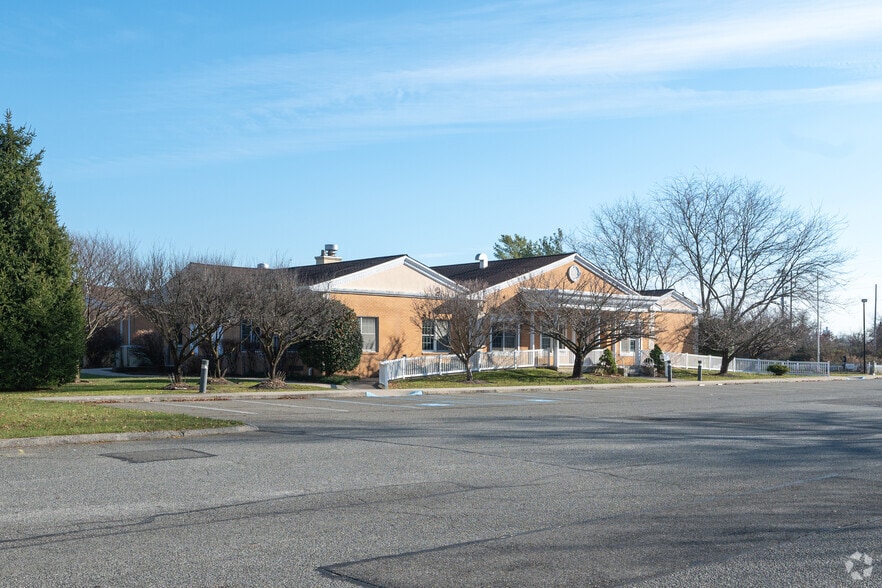 More Photos Of 720 Albin Ave, West Babylon Specialty For Lease