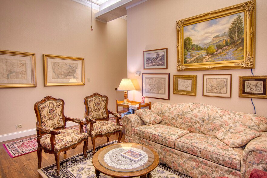 More Photos Of 226 Fort McKavitt St, Mason Hospitality For Sale