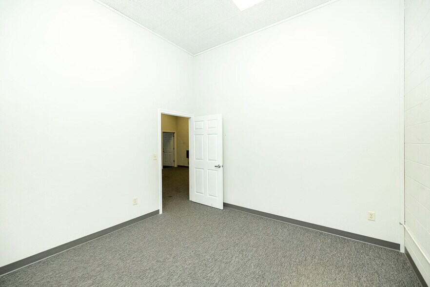 More Photos Of 226 E Ross St, Clearwater Freestanding For Sale