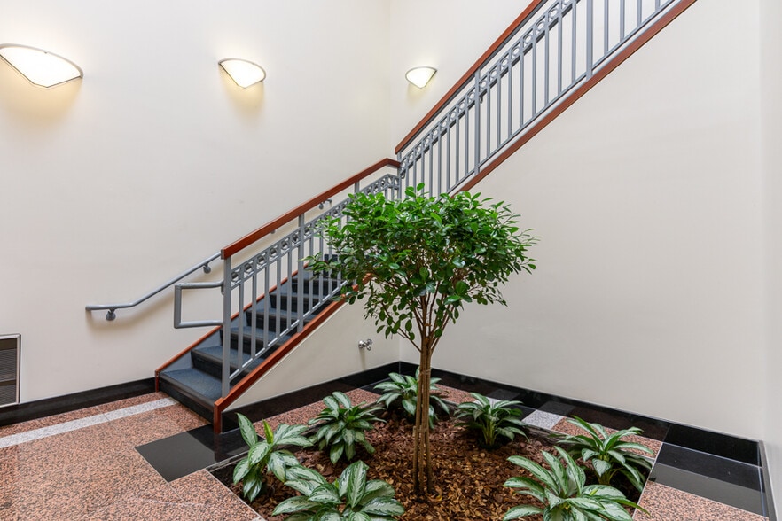 More Photos Of 7001 Heritage Village Plz, Gainesville Office For Lease