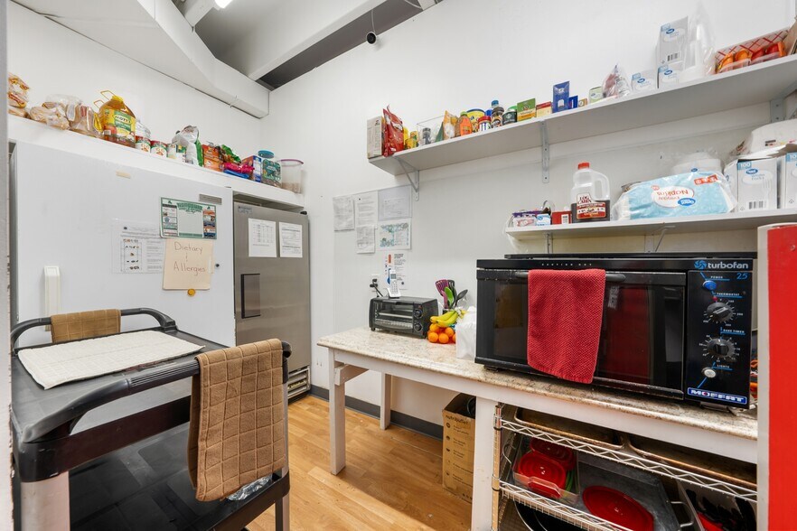 More Photos Of 874 E Aurora Rd, Macedonia Freestanding For Sale