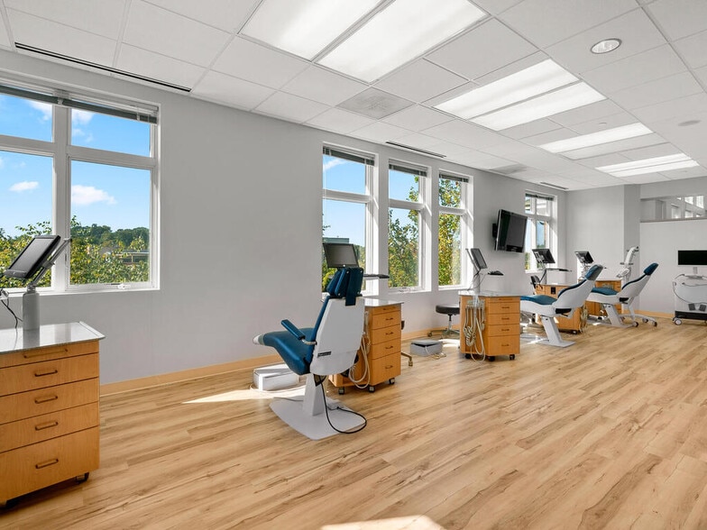 More Photos Of 46165 Westlake Dr, Sterling Medical For Sale