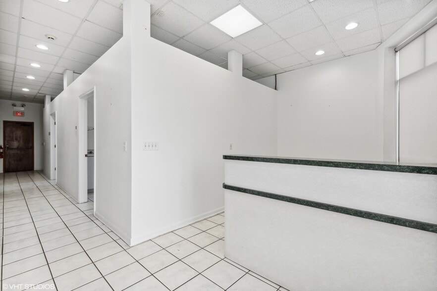 More Photos Of 410 Green Bay Rd, Highwood Office For Lease