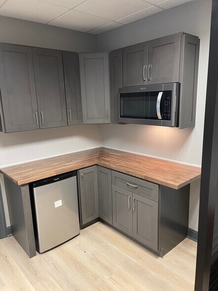 More Photos Of 3850 Bessemer Rd, Mount Pleasant Office Residential For Lease