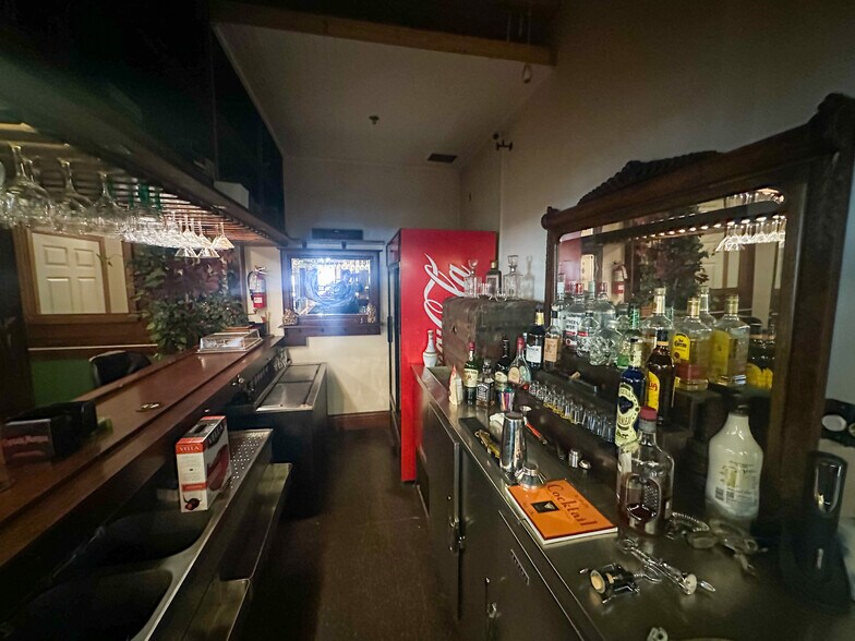 More Photos Of 211 W Kansas St, Crofton Hotel For Sale