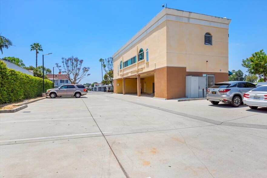 More Photos Of 550 S Glendora Ave, West Covina Storefront Retail Office For Lease