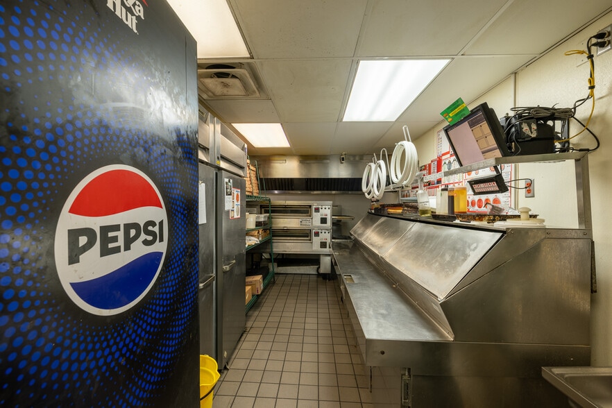 More Photos Of 12203 Hawthorne Blvd, Hawthorne Storefront For Sale