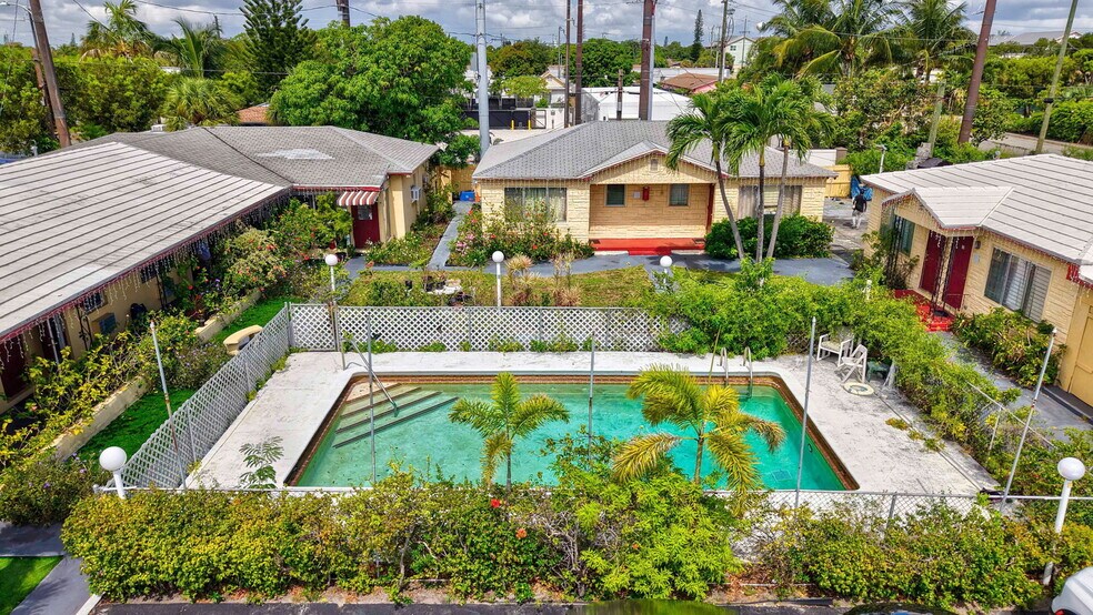 More Photos Of 709 S Dixie Hwy, Lake Worth Hotel For Sale