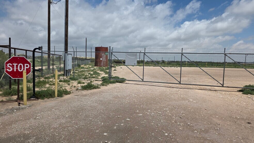 More Photos Of 1401 IH-20, Monahans Land For Sale