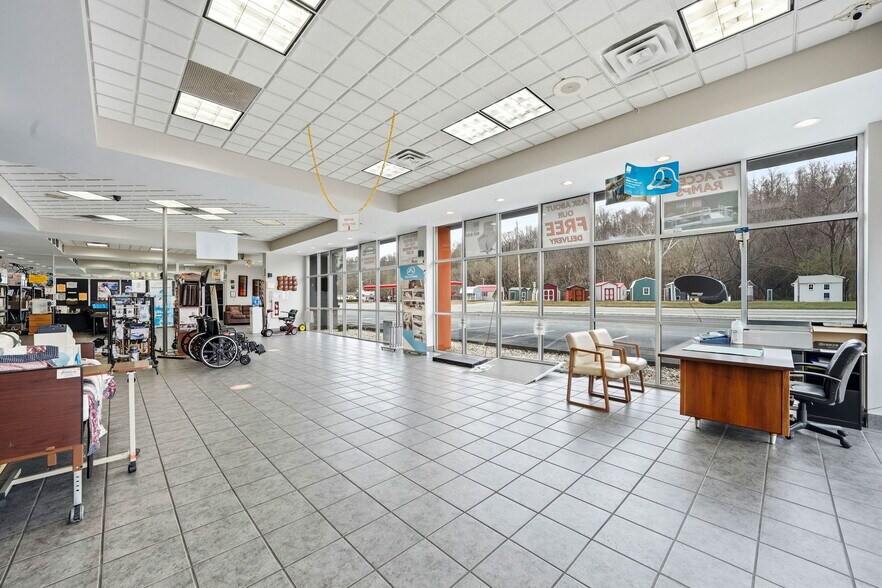 More Photos Of 2214 W Elk Ave, Elizabethton Auto Dealership For Sale