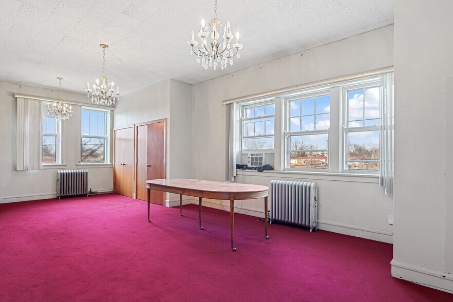 More Photos Of 318 E 74th St, Chicago Specialty For Sale