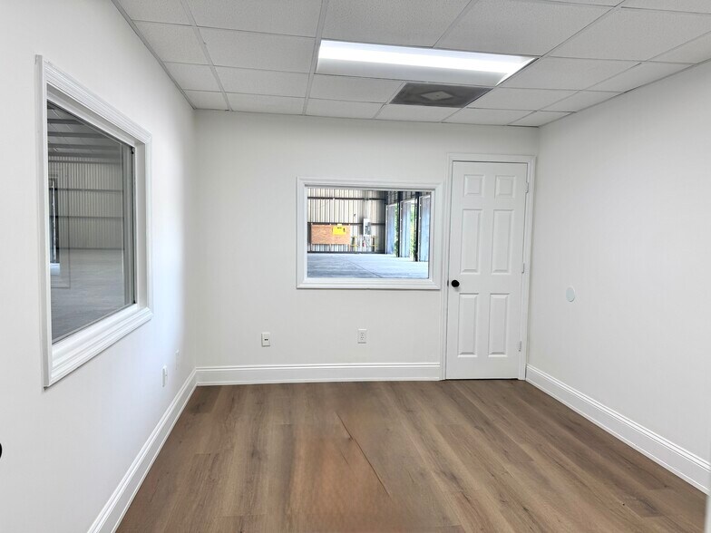 More Photos Of 6643 Jet Park Dr, North Charleston Warehouse For Lease