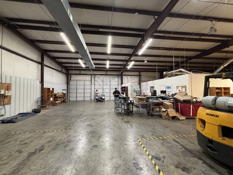 More Photos Of 251 Inglesby Pky, Duncan Warehouse For Lease