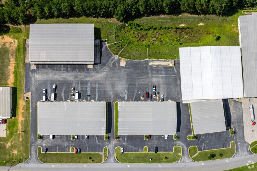 More Photos Of 1516 Kalamazoo Dr, Griffin Unknown For Lease