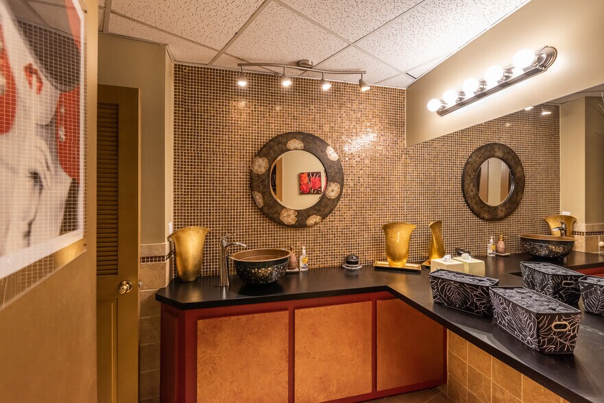 More Photos Of 6302 Main St, Tannersville Hotel For Sale