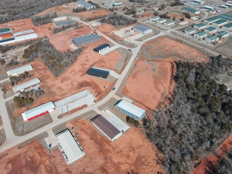 More Photos Of 451 Koloa Ave, Edmond Manufacturing For Sale