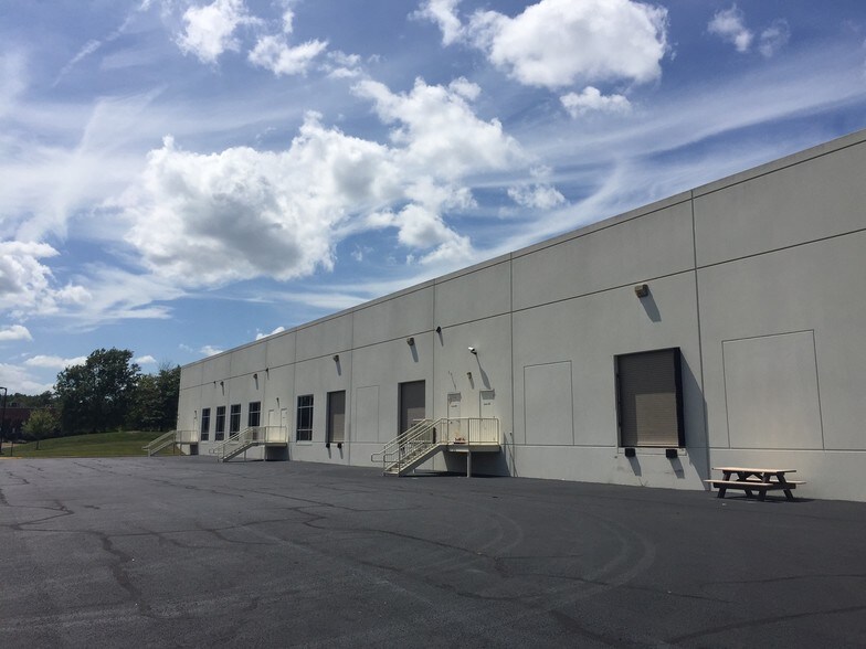 More Photos Of 4170 Lafayette Center Dr, Chantilly Light Distribution For Sale