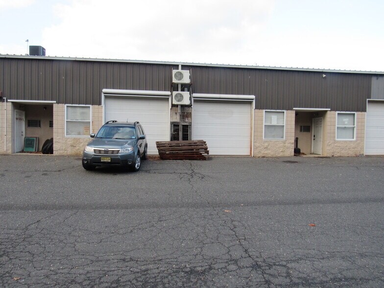 More Photos Of 77 Pension Rd, Manalapan Township Warehouse For Lease